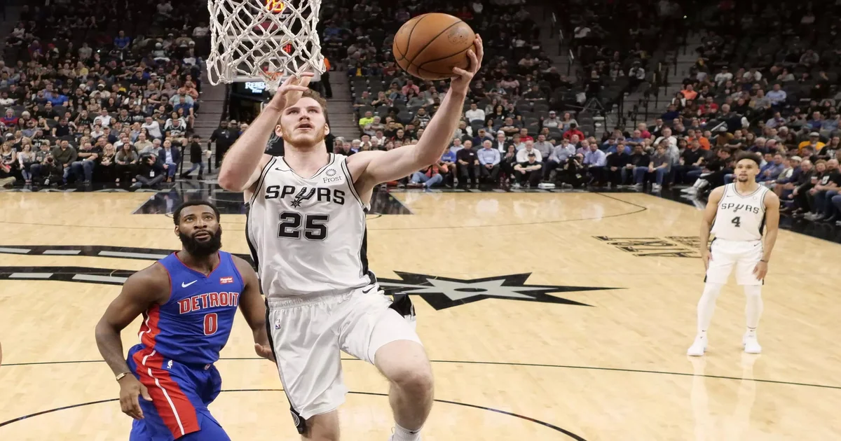 Jakob Poeltl is on his way to becoming an elite finisher