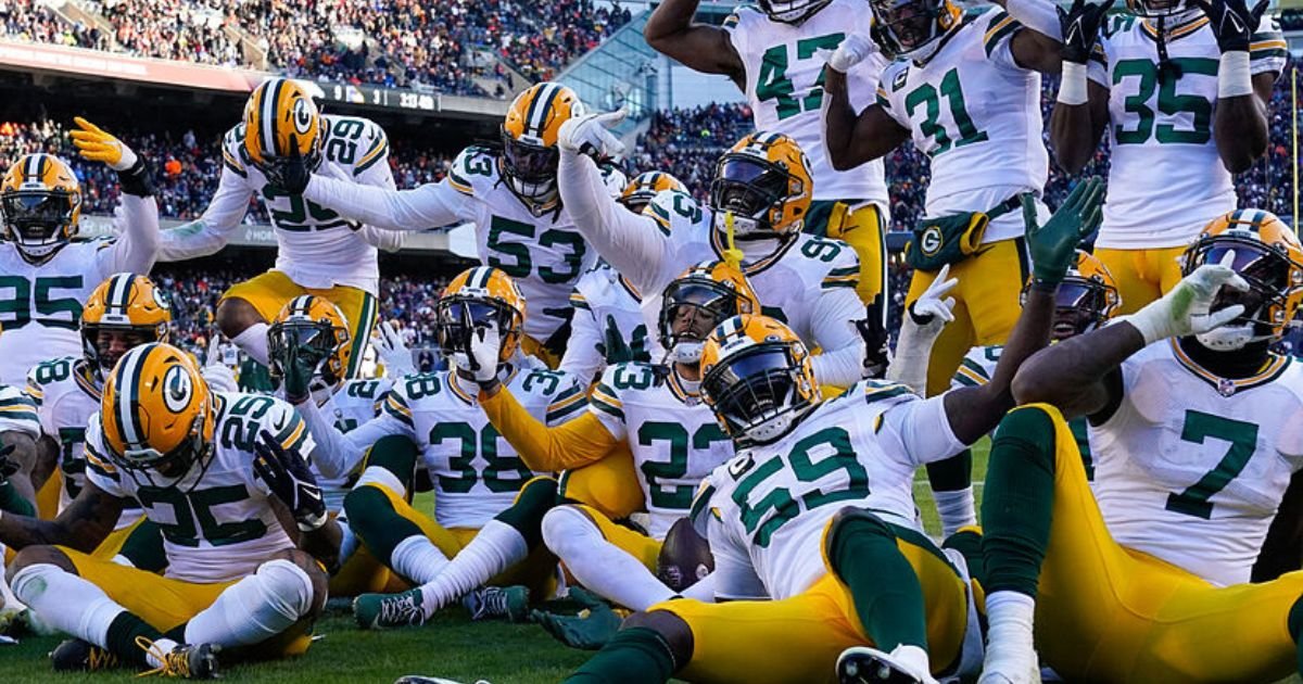 Packers become winningest team in NFL history, soured by Rodgers yelling